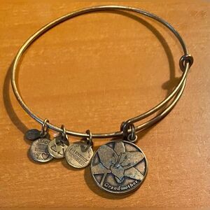 Alex And Ani Grandmother Flower Charm Bangle Bracelet Gold Tone Energy Gift 7”